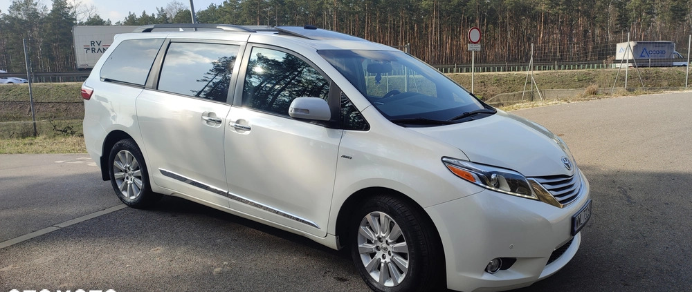 Toyota Sienna cena 119800 przebieg: 178000, rok produkcji 2016 z Kobyłka małe 254